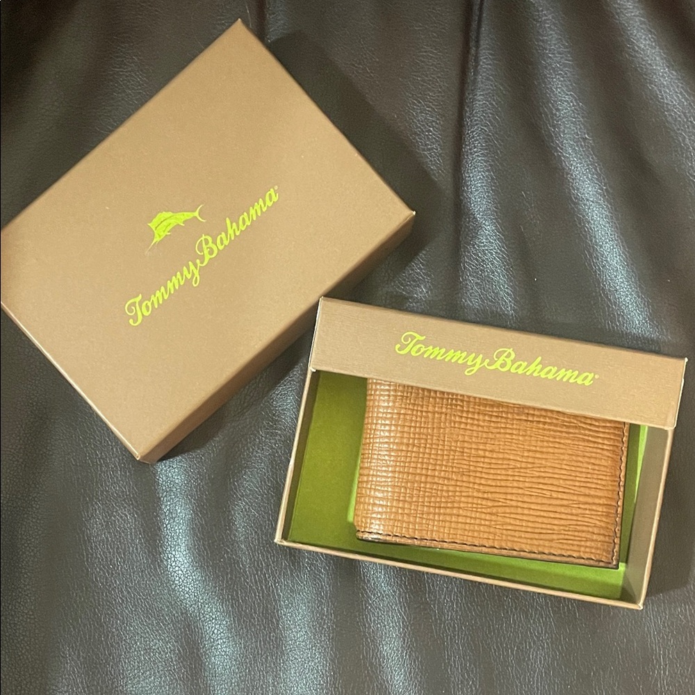 Tommy Bahama Tan Leather Card Holder